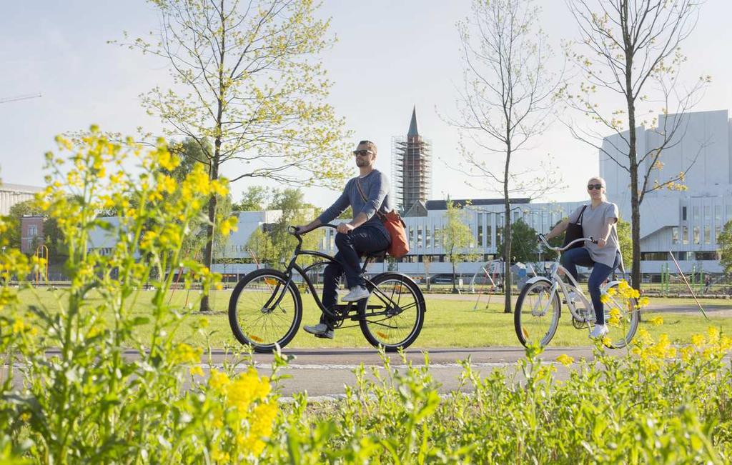 36 5.3 Liikenne-ennustemallin kehittäminen Liikenne-ennustemallin (HELMET) hyödyntämisellä on pitkät perinteen Helsingin seudulla liikennejärjestelmäsuunnittelun keskeisenä työkaluna.