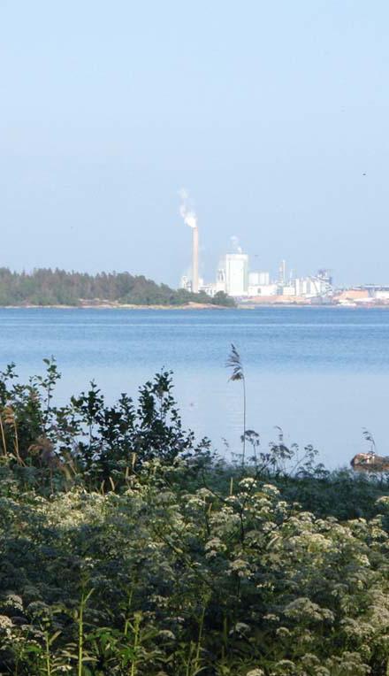 Saaren länsiosassa näkymät avautuvat