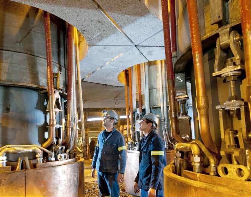 MOGALE Eri puolille tuotantolaitosta asennettiin turvallisia kulkuväyliä. Lukuisia muutostöitä tehtiin parantamaan senkkavaunun turvallisuutta. Työntekijöille hankittiin turvapuvut ja kengät.