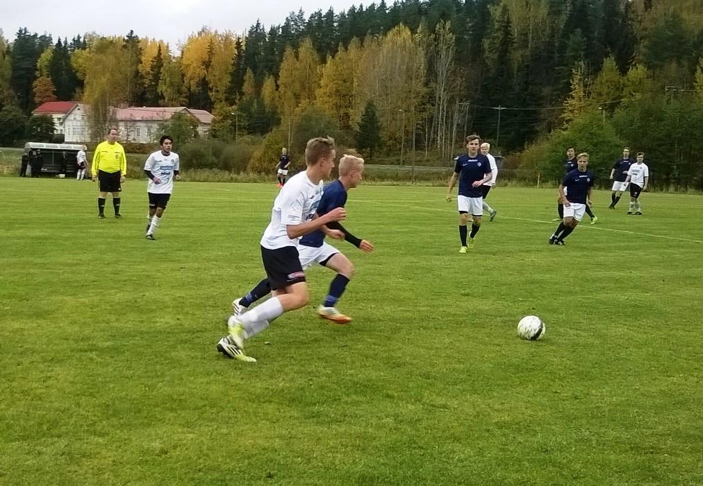 moitteeton, kaikkien kaveri. Viialalainen Matias on pelannut kesän aikana molemmissa ryhmissä.