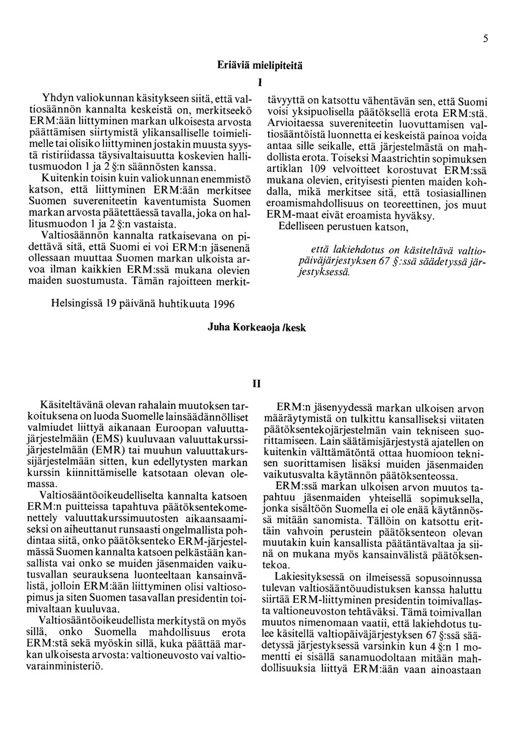 Yhdyn valiokunnan käsitykseen siitä, että valtiosäännön kannalta keskeistä on, merkitseekö ERM:ään liittyminen markan ulkoisesta arvosta päättämisen siirtymistä ylikansalliselle toimielimene tai