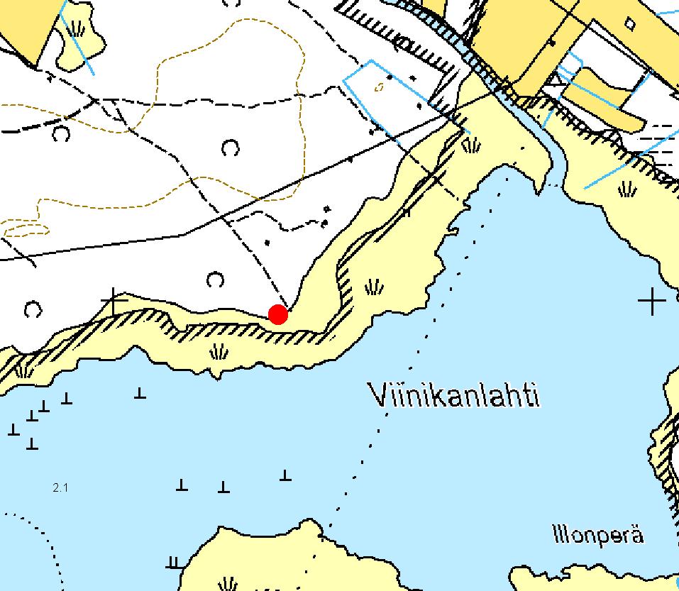 Kohde rajautuu maan pinnalle näkyviltä osiltaan 14 m x 2,5 m kokoiselle alueelle. Tulkinta Kohde voi liittyä rannassa olevaan mahdolliseen laiturirakenteeseen tai rantaan johtavaan tiehen.