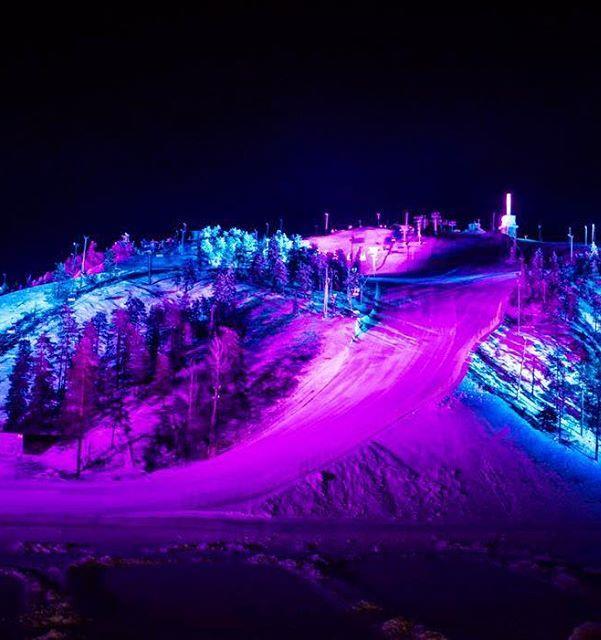 VALOTAPAHTUMAT THE POLAR NIGHT LIGHT FESTIVAL Ruka-Kuusamo valaistuu tammikuussa, kun toista kertaa järjestettävä Polar Night Light Festival valaisee koko tunturin ja valitut kohteet Kuusamossa.