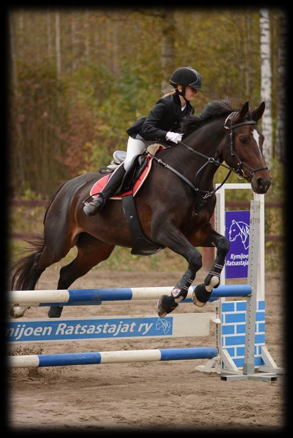 Esteratsastuksen seuramestaruuden voittivat: Juniorit: 1.Ella Ukkola Seniorit: 1. Elina Eskelinen 2. Neea Espo 3.