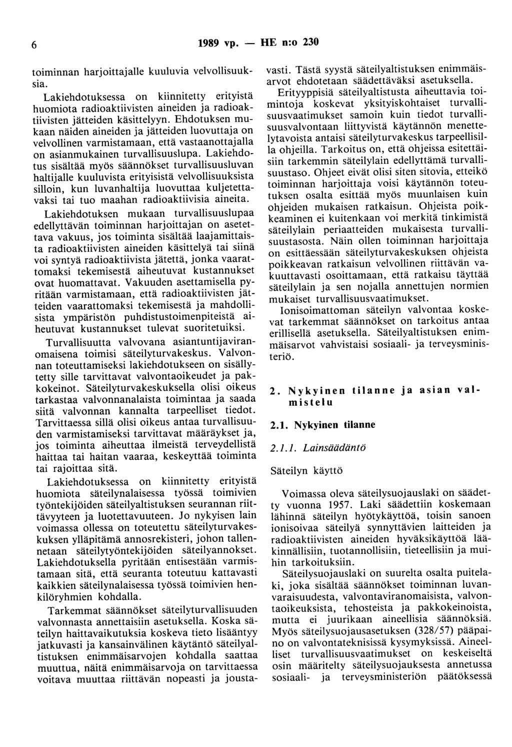 6 1989 vp. - HE n:o 230 toiminnan harjoittajalle kuuluvia velvollisuuksia. Lakiehdotuksessa on kiinnitetty erityistä huomiota radioaktiivisten aineiden ja radioaktiivisten jätteiden käsittelyyn.