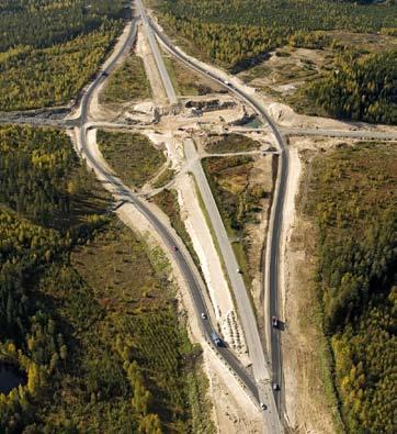 Hankkeella on ollut samanaikaisesti käynnissä useita eri työvaiheita. Urakoitsijan työt ovat edenneet hyvin aikataulussaan.