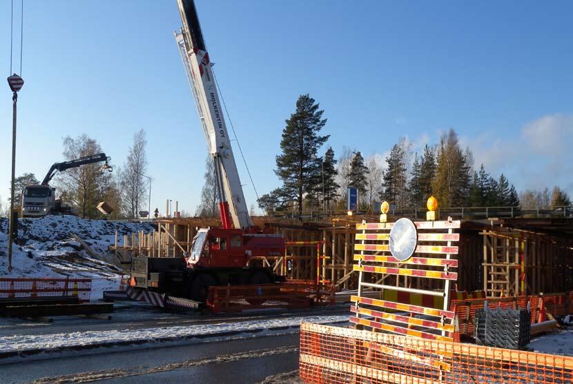 Karsturannantiellä on otettu käyttöön sillanrakennustyömaan vaatima kiertotie sekä aloitettu kevyen liikenteen väylän linjauksen pintamaan poistot. Yhtenä välitavoitteena on kohteen valmistuminen 30.