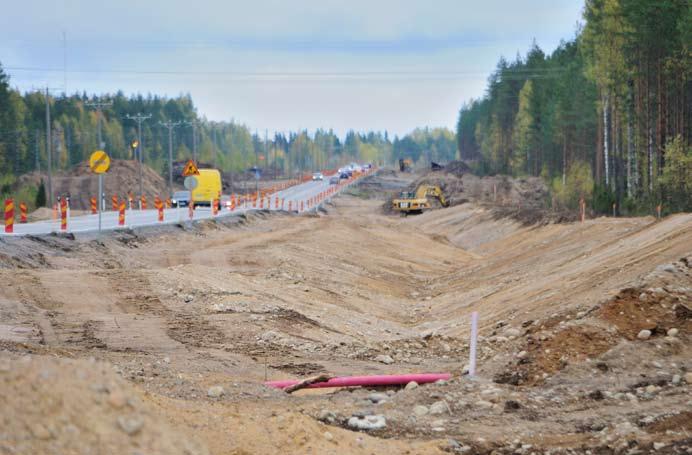 12 Hankeraportti 6, marraskuu 2009 Hankeraportti 6, marraskuu 2009 13 Tekniset järjestelmät Kolmannet osapuolet Mediaseuranta Kärki Muukko-osuuden teknisten järjestelmien rakentaminen on ollut