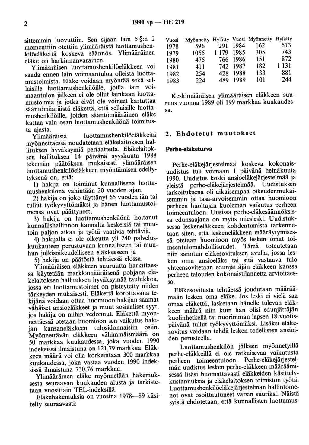 2 1991 vp - HE 219 sittemmin luovuttiin. Sen sijaan lain 5 :n 2 momenttiin otettiin ylimääräistä luottamushenkilöeläkettä koskeva säännös. Ylimääräinen eläke on harkinnanvarainen.