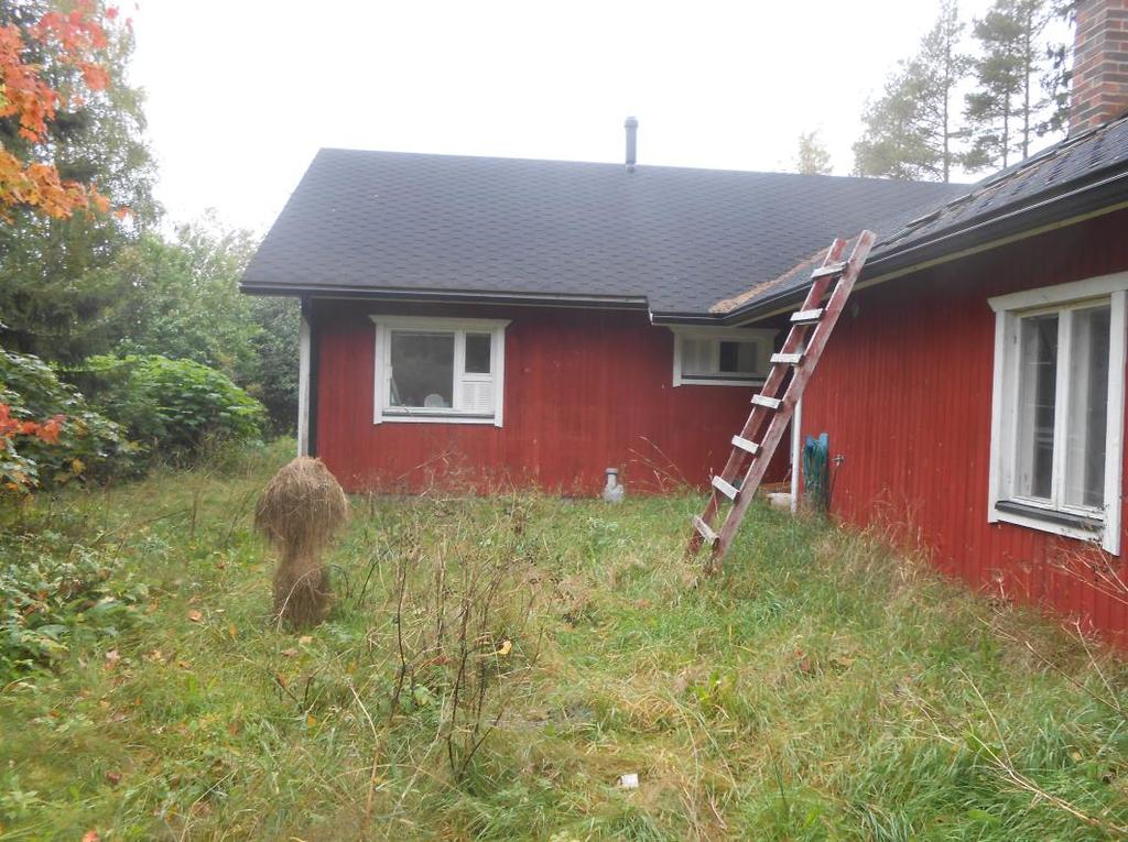 9 Kuntotarkastus yläpuolella, sekä maanvastaisen lattian yläpinnan on oltava vähintään 30 cm rakennuksen ulkopuolella olevan maanpinnan yläpuolella.