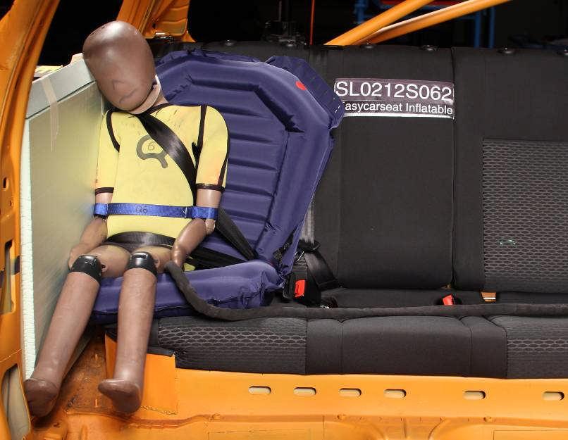 loukkaantumisriskiin. Siispä myös Easycarseat Inflatable saa sivutörmäystestistä arvosanan heikko.