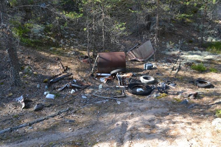 Kaatopaikkajätteissä voi usein olla monia eri haitta-aineita kuten PAH- ja PCB-yhdisteitä, lyijyä, sinkkiä, elohopeaa, kuparia ja öljy-yhdisteitä.