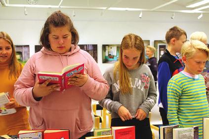 Lisäksi molekyylibiotieteissä opiskellaan bioinformatiikkaa ja laboratoriotutkimuksen menetelmiä.