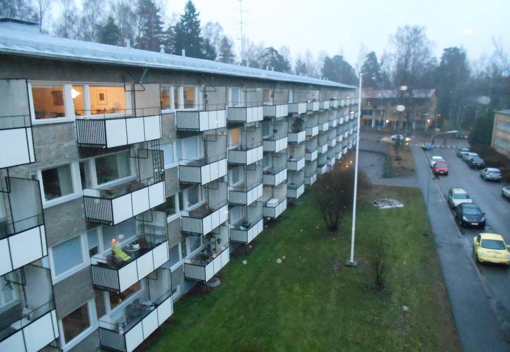 Toni Järviölä KUNTOTUTKIMUS 5/53 1.5 Lyhyt kuvaus kohteesta Kohde, Kuva 1., koostuu kahdesta harjakattoisesta asuinkerrostalosta, joissa on 4 kerrosta.