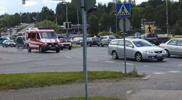 Keskustan kehäyhteys ja Ratapihankatu Toimiva ja looginen keskustan kehäyhteys on edellytys keskustan kehittämiselle ja elinvoimaisuuden turvaamiselle.