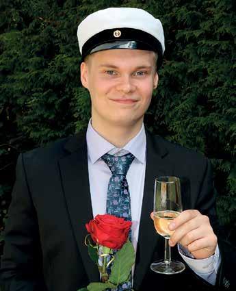 Isot onnittelut stipendiaateille! Kaikkiaan yli tuhat lukiolaista 200 lukiosta palkittiin kevätjuhlissa Kemia-lehden vuosikerralla. Lämpimät onnittelumme stipendiaateille ja heidän opettajilleen!