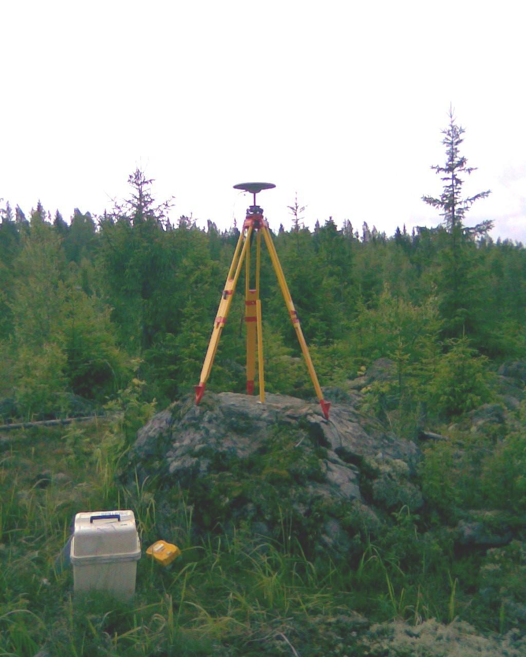 6 kpl Trimble 5700 6 kpl Zephyr Geodetic antenneja Jalustat, pakkokeskiset, akut, laturit yms.