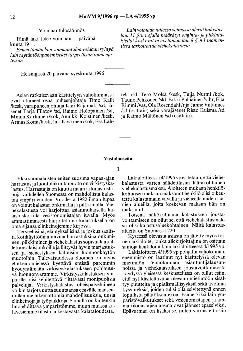 12 MmVM 9/1996 vp- LA 4/1995 vp Voimaantulosäännös Tämä laki tulee voimaan päivänä kuuta 19 Ennen tämän lain voimaantuloa voidaan ryhtyä lain täytäntöönpanemiseksi tarpeellisiin toimenpiteisiin.