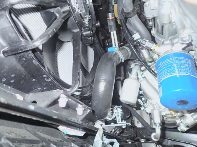 Adjust the heater to avoid the contact (7) getting close to the engine or radiator. Note!
