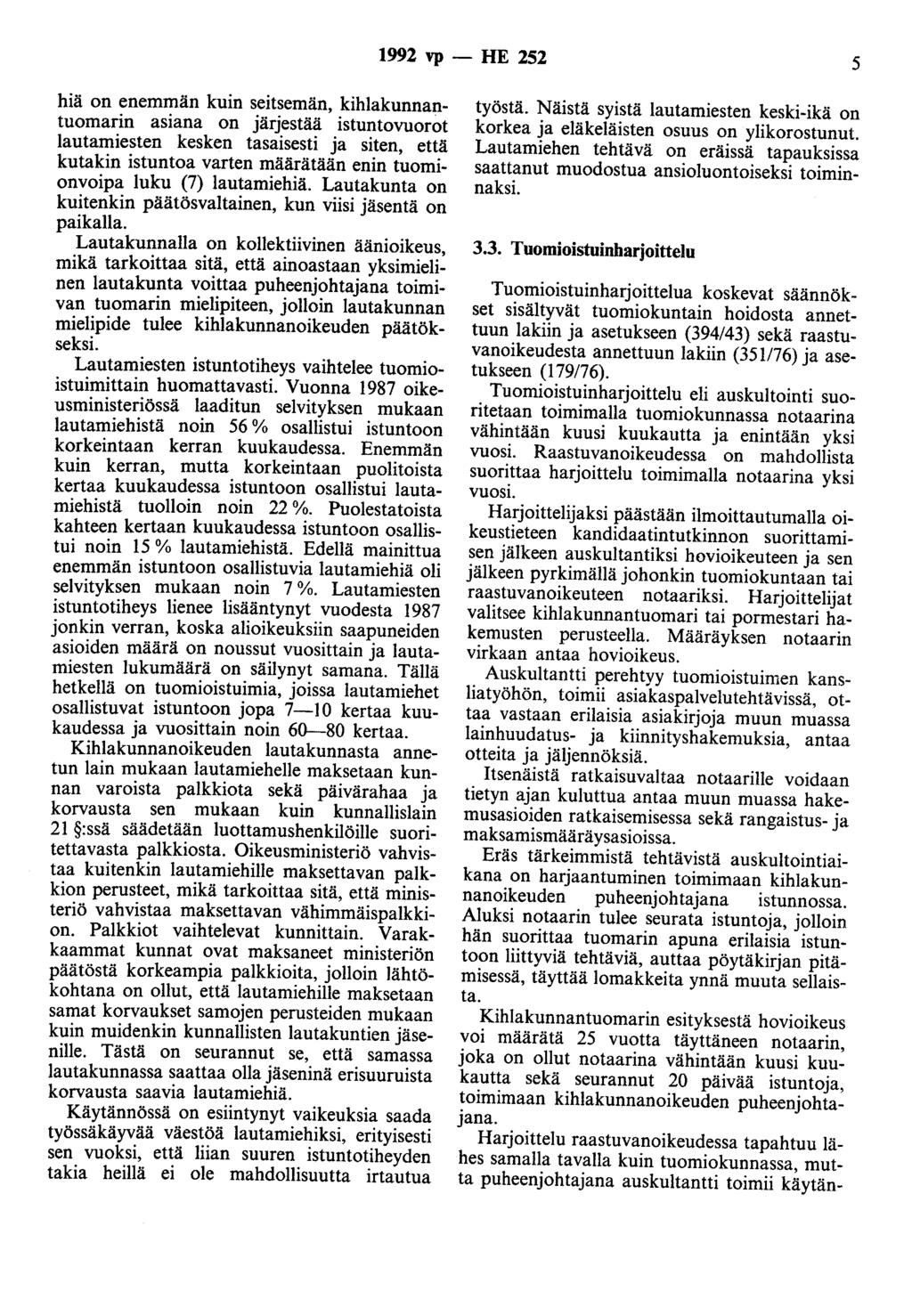 1992 vp - HE 252 5 hiä on enemmän kuin seitsemän, kihlakunnantuomarin asiana on järjestää istuntovuorot lautamiesten kesken tasaisesti ja siten, että kutakin istuntoa varten määrätään enin