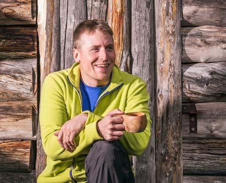 1 2 Tunturiaavan luontopolku (5 7 km) vie kulkijan kierrokselle keskelle suoluontoa ja tarjoaa hienon näkymän tunturiketjulle. Lintutornista voi tarkkailla suon siivekkäitä.