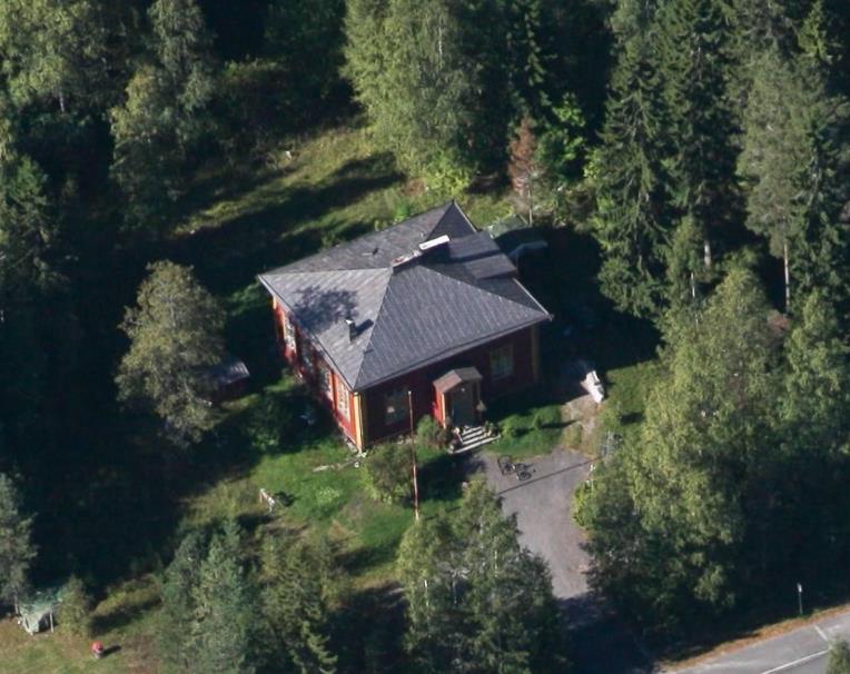 Kuva. Koulukskuksn raknnuksia Kuva. Entinn surakuntatalo. Asmakaavan raknnussuojlu prustuu m. slvityksn.