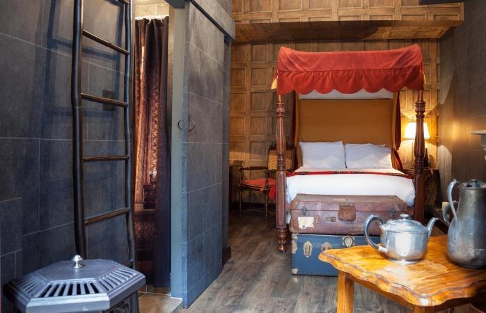 GEORGIAN HOUSE HOTEL, LONTOO, ENGLANTI Georgian House Hotelissa voi kuvitella olevansa Harry Potterin maailmassa.