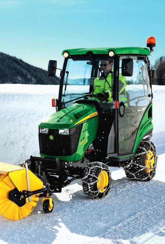 John Deere kiinteistötraktorit John Deereltä löytyy laaja valikoima kiinteistönhoitotraktoreita, ne ovat niin monikäyttöisiä kuin vain kiinteistötraktorit voivat olla.