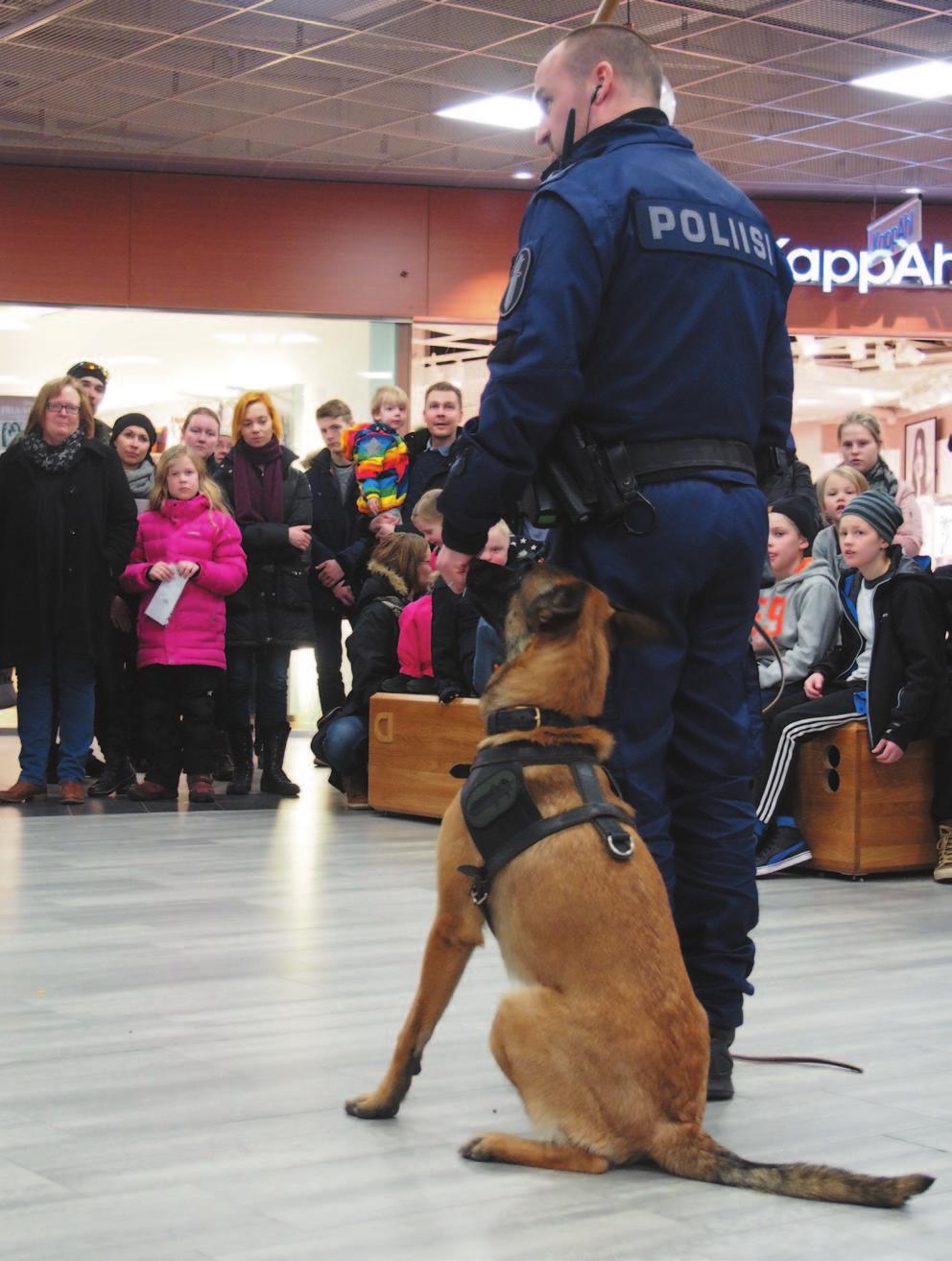 PÄIJÄT-HÄMEEN MAAKUNTAKOMPPANIA ja VARMISTIN RY FACEBOOKISSA https://www.facebook.com/phmaakk https://www.facebook.com/varmistin SEKÄ TWITTERISSÄ https://twitter.