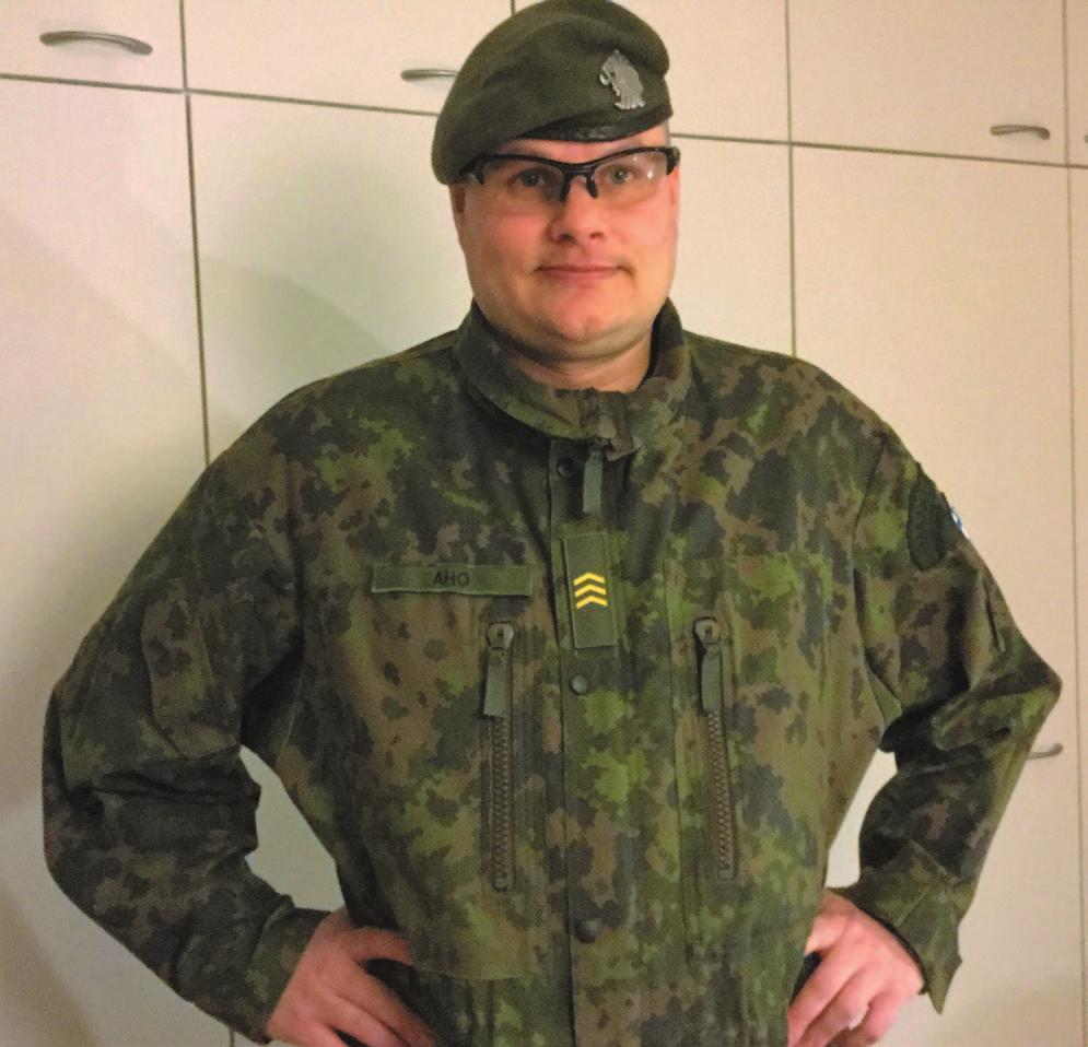 KOMENTOJOUKKUEEN JOHTAJA Informaatiokanavat ovat lisääntyneet viimeisen kahdenkymmenen vuoden aikana valtavasti.