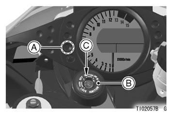 MOOTTORIPYÖRÄN KÄYTTÖ Moottorin käynnistys - Tarkasta, että moottorin sammutuskatkaisin on -asennossa. 61 - Käännä virta-avain ON -asentoon.