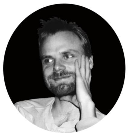 ihan vain hiljaa halata. Mietimme, milloin kohtasimme edellisen kerran, ja muistelit sen tapahtuneen isäni kuoleman aikoihin kuusi vuotta sitten.