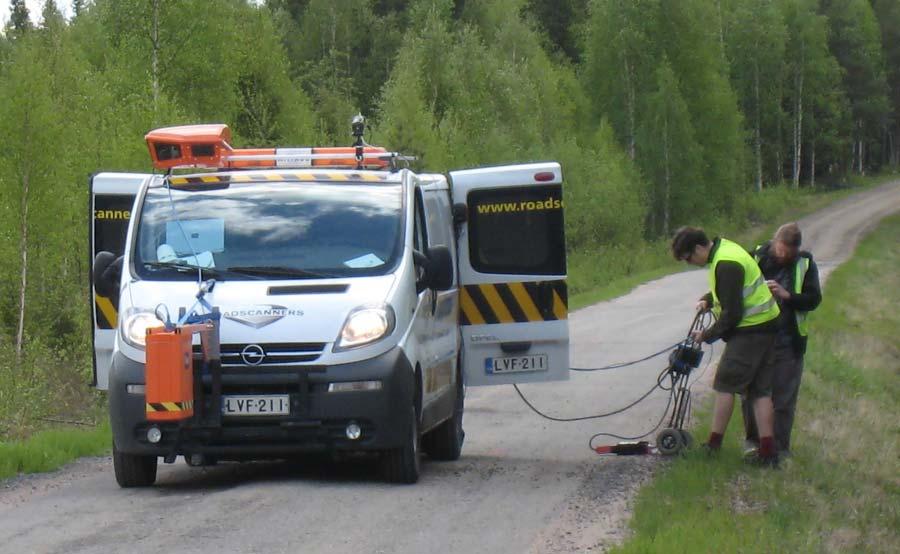 Jyrhämäjärven koerakenteiden kuormitustestit keväällä 2009 5 Maatutkamittauksia tehtiin GSSI:n laitteistolla useilla eri antenneilla ennen ja jälkeen kuormituksen aloittamista.