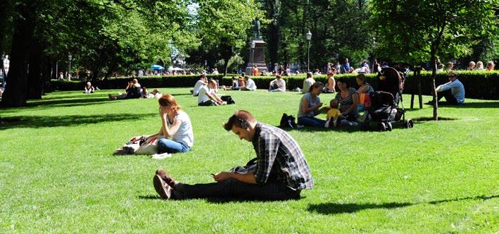 11 merkitty poikittaiset joukkoliikenteen yhteysvälit.