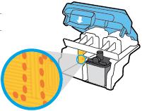 Etsi tulostimen sisällä olevat tulostuspään liitinpinnat. Tulostimessa olevat liitinpinnat ovat kullanvärisiä kohoumia, jotka on aseteltu tulostuspään liitinpintojen mukaisesti. d.