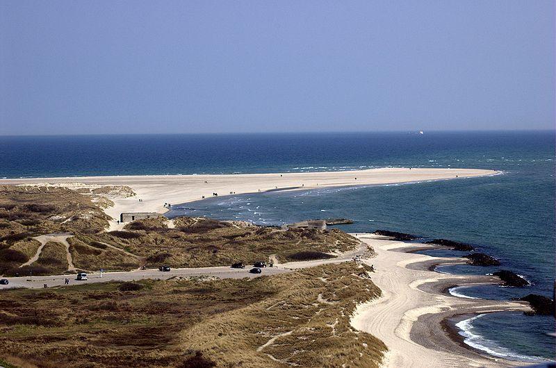 Näkymä harmaalta majakalta Skagenin kärkeen, Tanskan pohjoisin kärki, kaksi merta kohtaavat täällä.