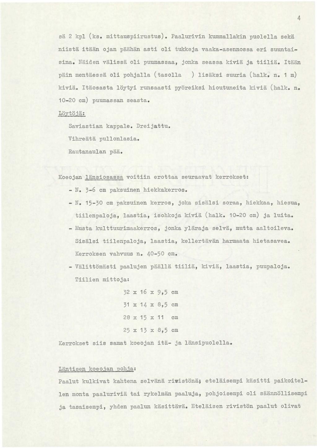 4 sä 2 kpl (ks. mittauspiirustus). Paalurivin kummallakin puolella sekä niistä itään ojan päähän asti oli tukkeja vaaka-asennossa eri suuntaisina.