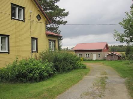 Vaikka ikkunat, kuisti ja katto on uusittu,