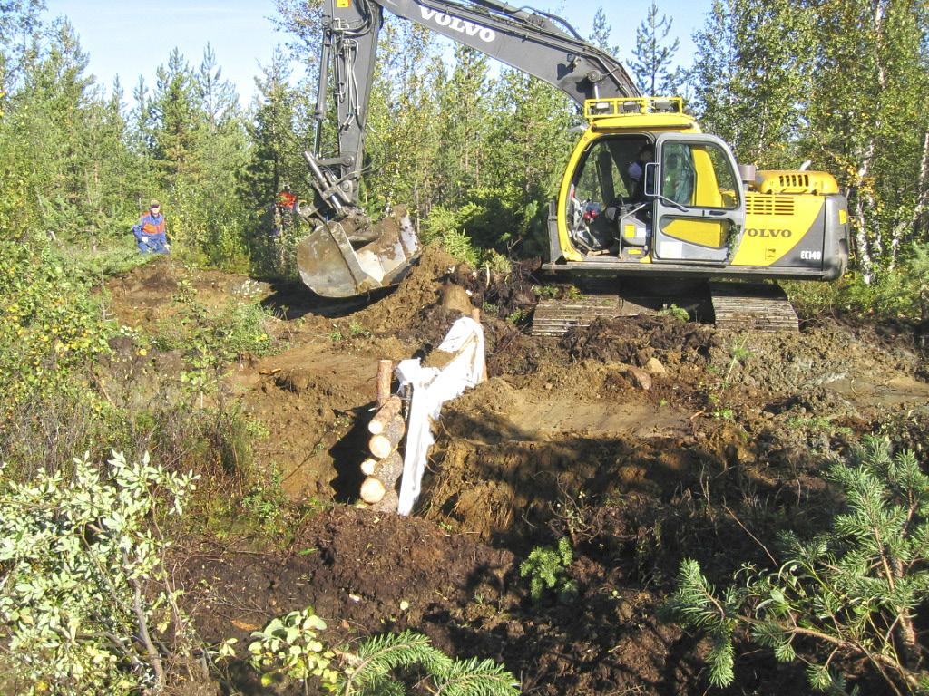 Hankkeessa toteutettiin myös erilaisia luonnonhoitotoimenpiteitä, kuten soiden ennallistamista, lahopuun tuottamista ja kulotuksia.