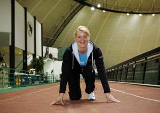 Varsinaiset kilpa-asut toimittavat eri lajiliittojen sopimuskumppanit. Valokuvat: Lehtikuva ja Suomen Olympiakomitea Asusteet harkittuja kokonaisuuksia Olosuhteet kisapaikalla ovat todella haastavat.
