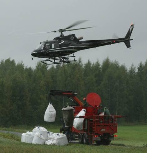 Tuhka sisältää kaikki ravinteet paitsi typen Puun palaessa rikki ja typpi haihtuvat ilmaan, loput tuhkaan Levittämällä tuhka metsään saadaan ravinteet taas puiden