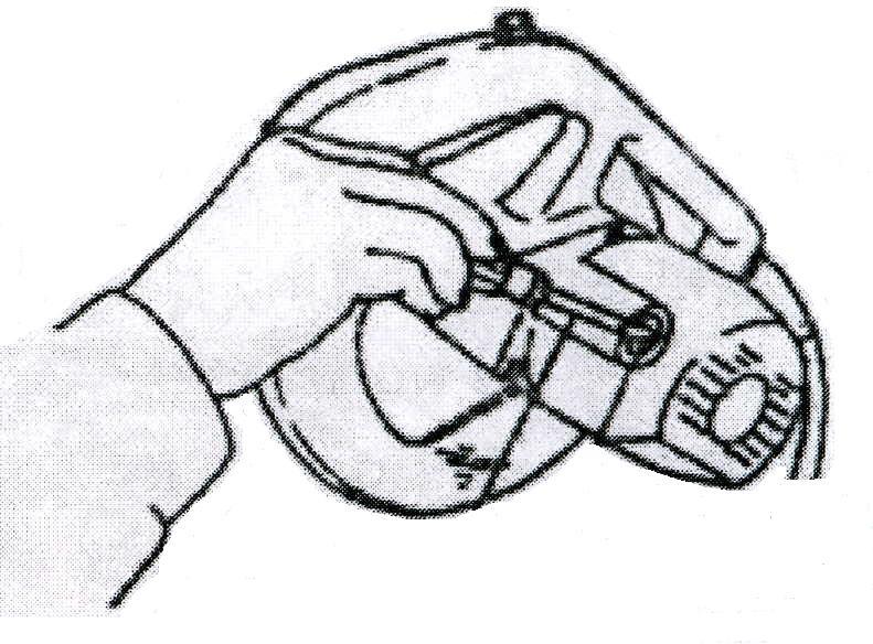 Inclination locking handle Securing the work piece The quick release clamp can be installed in two different points next to the stop on both sides of the machine.