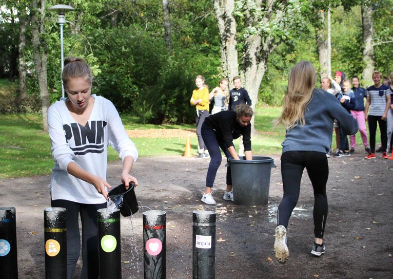 Ohjelmassa toimitaan pääosin pienryhmissä ratkoen kartanon arvoitusta. Ohjelma tapahtuu pääosin ulkona.