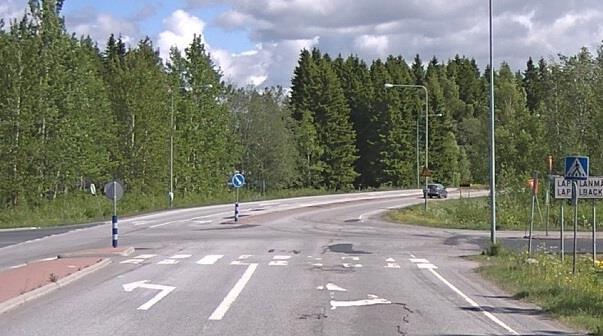 Kohde 273 Tieosoite 749/14/5290 Kokkola, Pohjoisväylän ja Ouluntien / Puntuksentien liittymä Google Maps 2011 - Suojatiemerkit myös keskisaarekkeeseen -