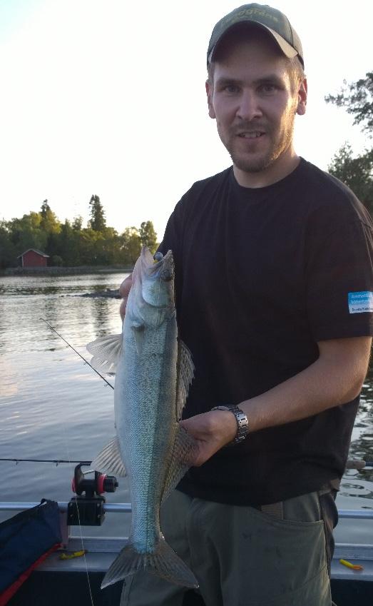 Monttujen kalastamisessa erilaiset jigitekniikat ovat tehokkaita - pilkintää unohtamatta.