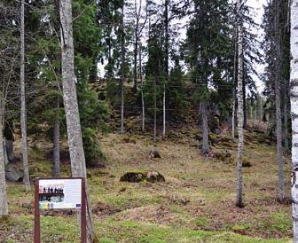 Härkänummen kylässä historia herää henkiin Härkänummen kylä on Pyhäjärven rannalle rautakautiseen tapaan rakennettu riukuaidan ympäröimä kylä, jossa Euran kuuluisan emännän suku ja perhe elävät