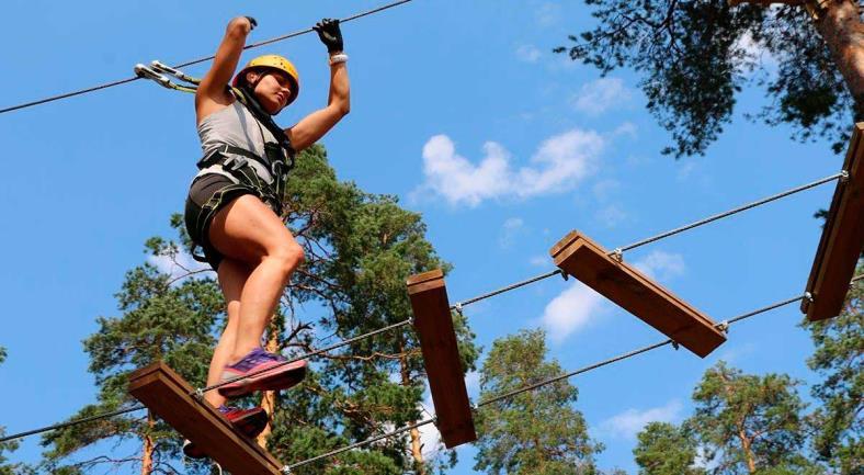 jos haet pyörän klo 12, palautus seuraavana päivänä klo 12 mennessä) FLOWPARK Seikkailuradat on rakennettu eläviin puihin niitä vahingoittamatta.