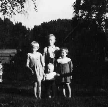 N:o 11 Perjantaina 10. kesäkuuta 2011 9 Vanhoja kuvia arkistosta Haasteltiin ja päätettiin Kouluyhteistyötä yli rajojen Hyvät Kurkijokelaiset!