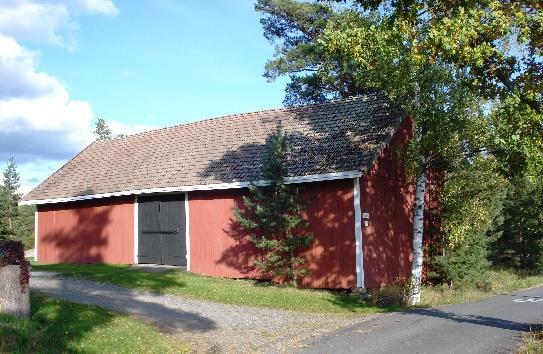 rakennettuna lomarakennus ja erillinen sauna.