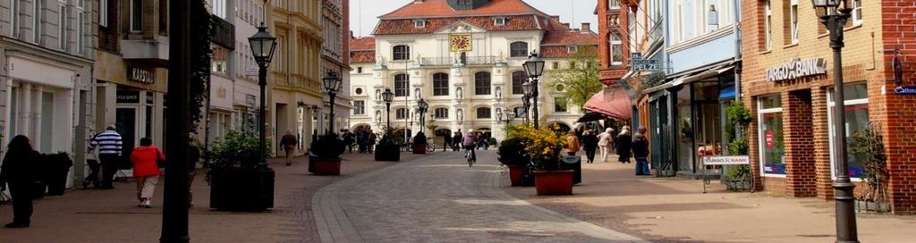 Osoite: Hansaterminaali Vuosaaren satama Provianttikatu 5 00980 Helsinki Maanantai 18.6 Nopea siirtyminen Lübeckiin Hotelli: Holiday Inn Lübeck Tiistai 19.6 Vihdoin tien päällä.